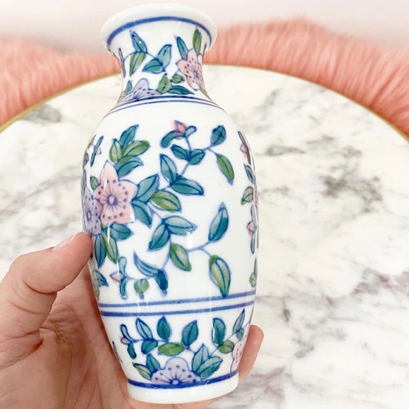 Mini Chinese Pink & Purple Floral Motif Vase - Picture 4 of 5